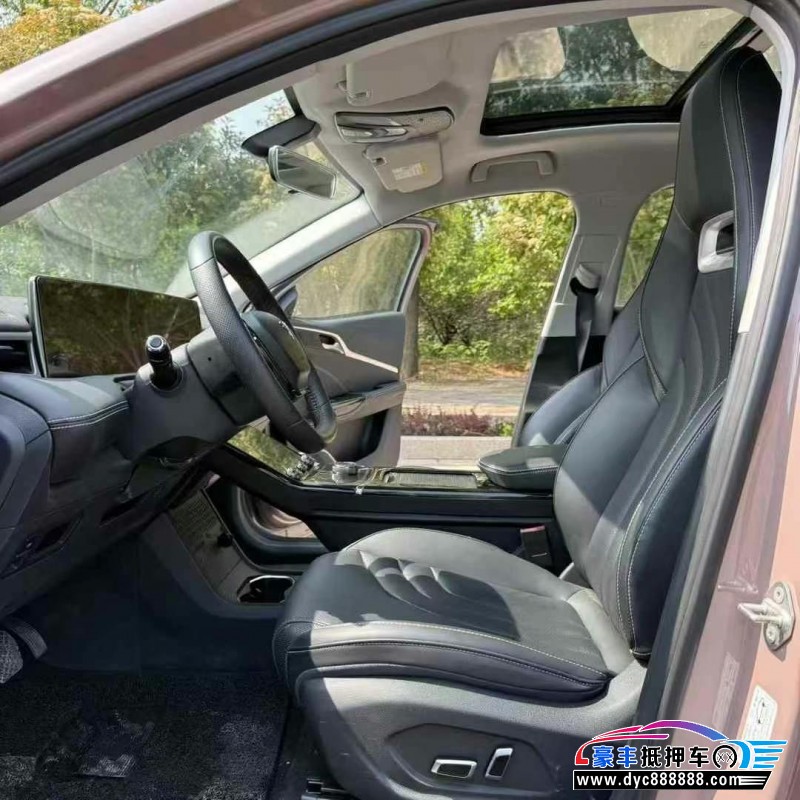 24年哪吒U轿车抵押车出售