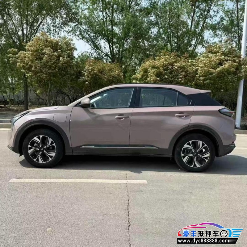 24年哪吒U轿车抵押车出售