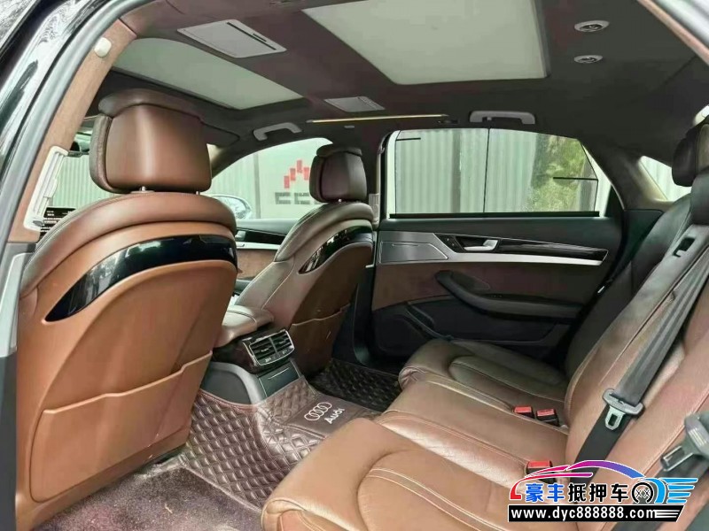 17年奥迪A8L轿车抵押车出售