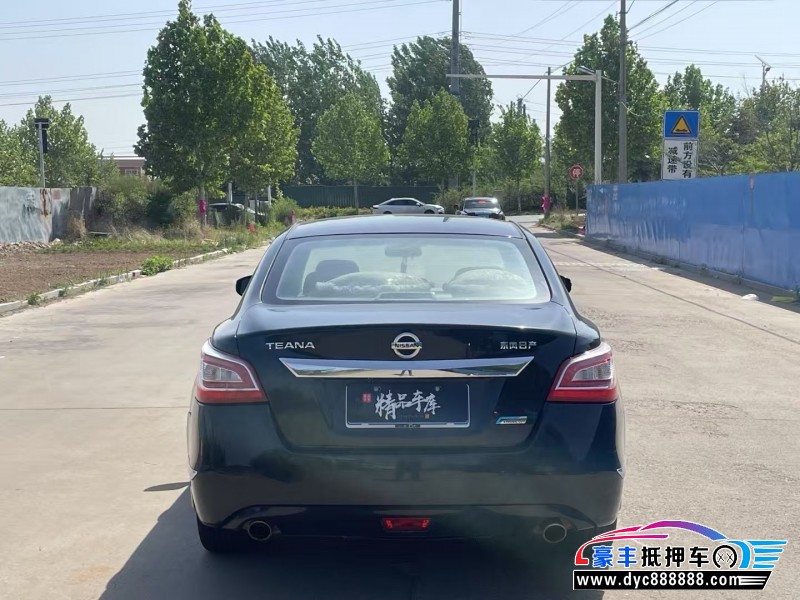 15年日产天籁轿车抵押车出售