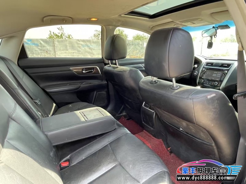 15年日产天籁轿车抵押车出售