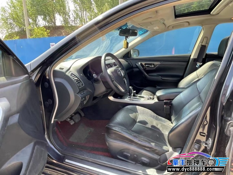 15年日产天籁轿车抵押车出售