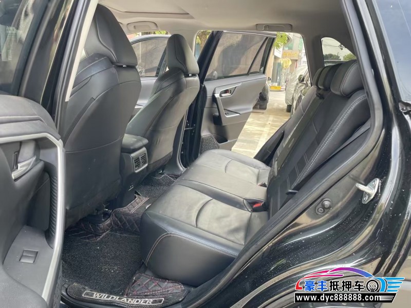 22年丰田威兰达轿车抵押车出售