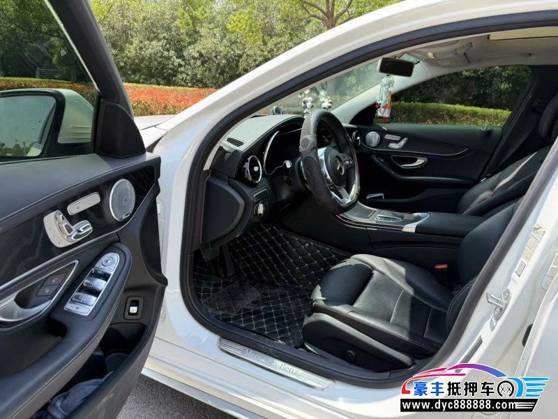 19年奔驰C轿车抵押车出售