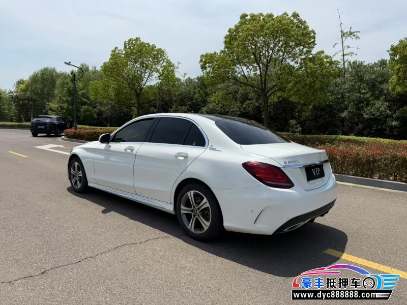 19年奔驰C轿车抵押车出售