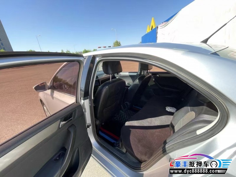 13年大众桑塔纳轿车抵押车出售