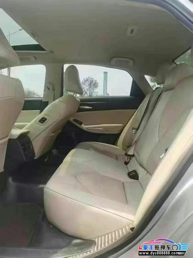 20年丰田亚洲龙轿车抵押车出售