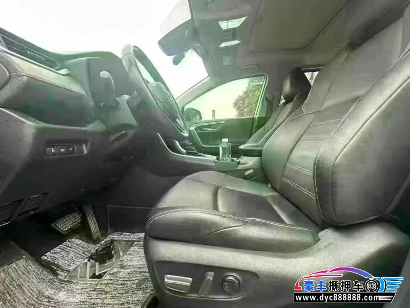 22年丰田威兰达轿车抵押车出售