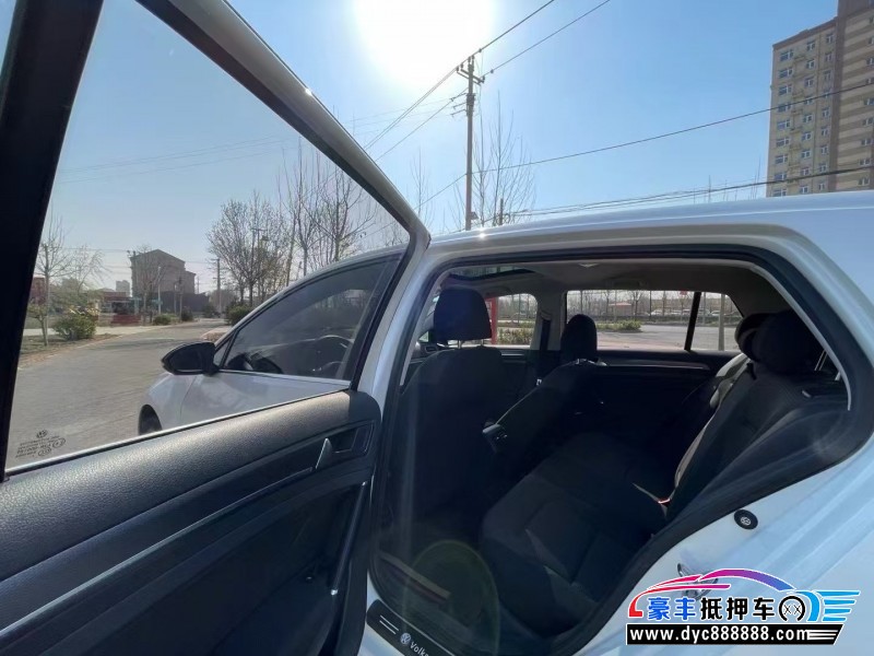 17年大众高尔夫轿车抵押车出售