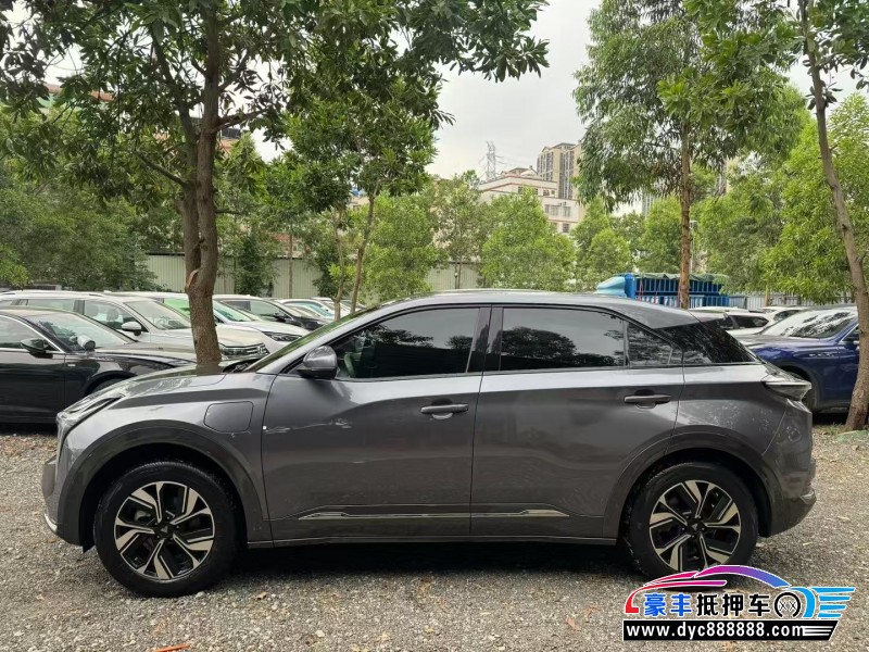 23年哪吒U轿车抵押车出售