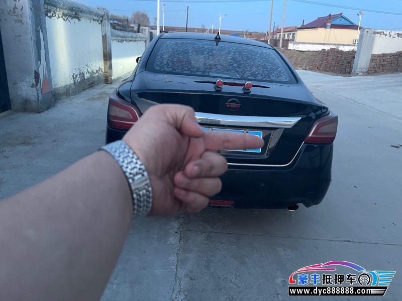 16年日产天籁轿车抵押车出售