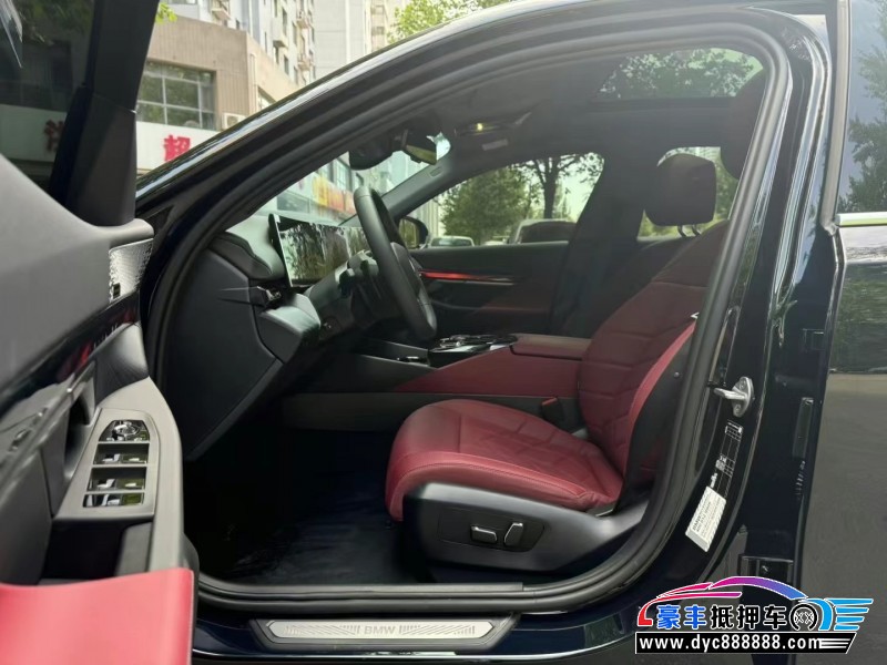25年宝马5系轿车抵押车出售
