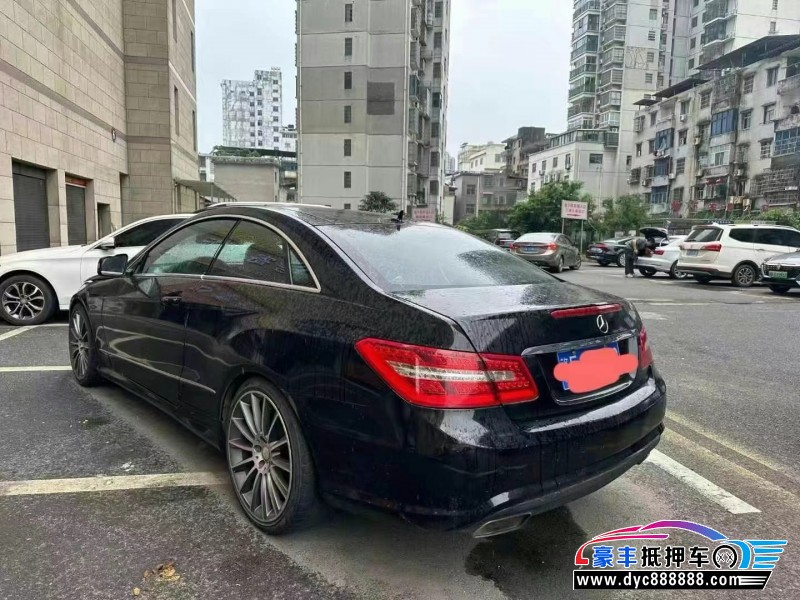 13年奔驰E轿车抵押车出售