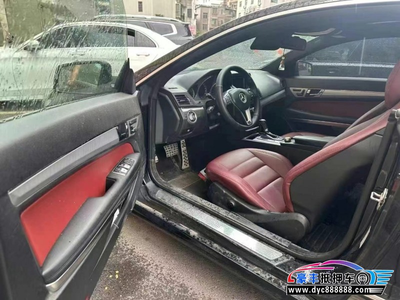 13年奔驰E轿车抵押车出售