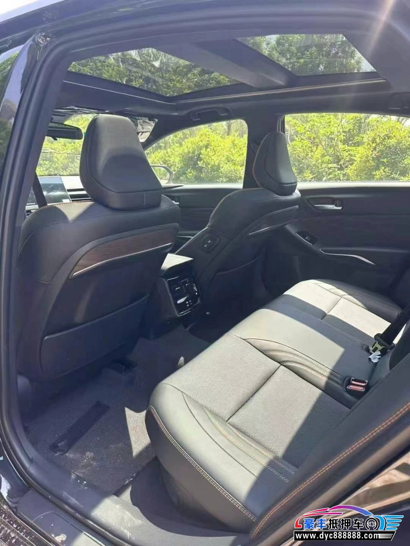 25年丰田亚洲龙轿车抵押车出售