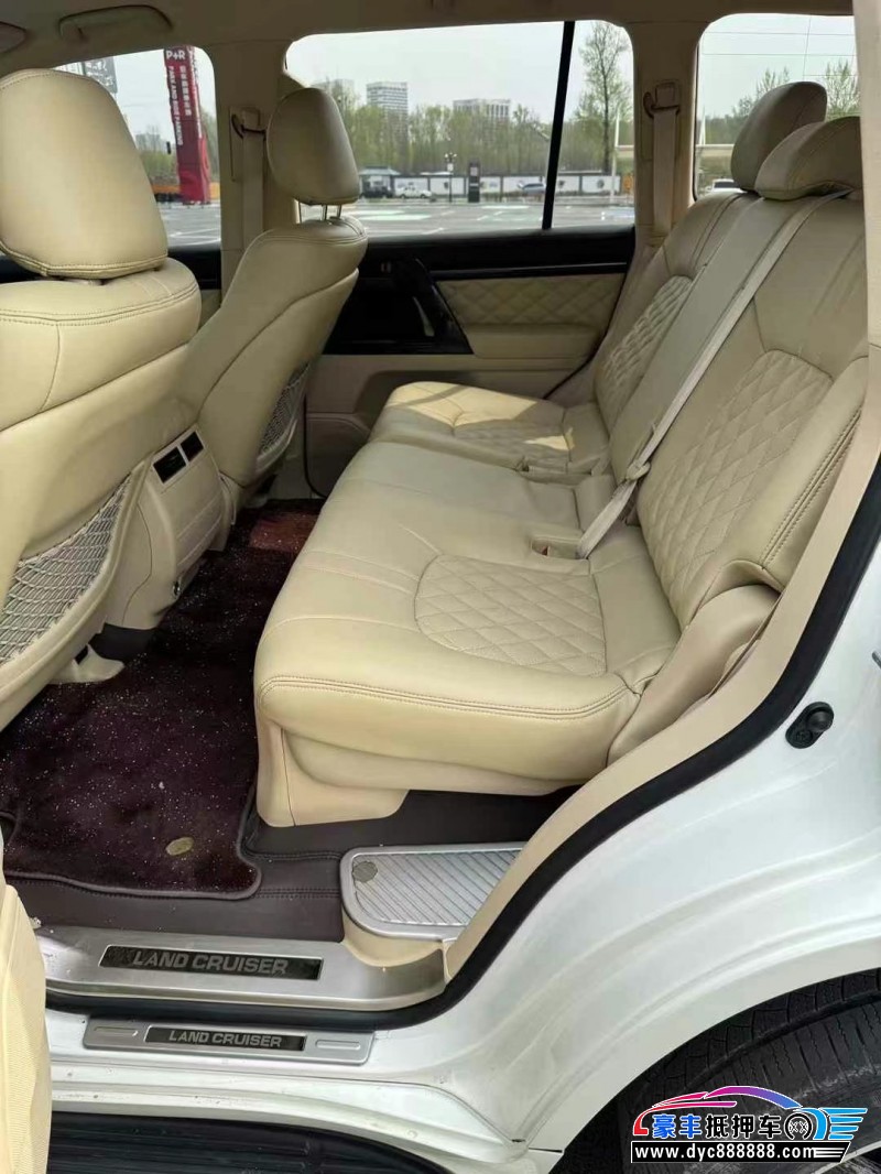 17年丰田兰德酷路泽（陆巡）轿车抵押车出售