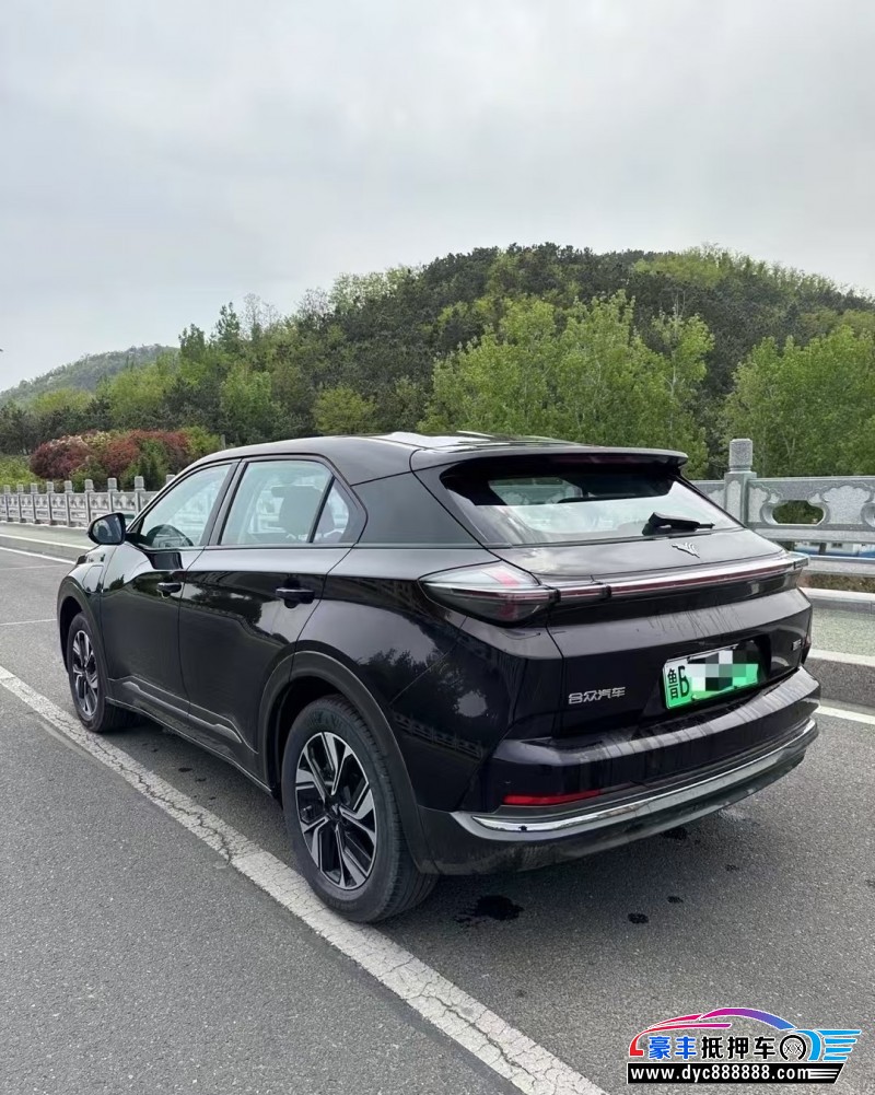 23年哪吒U轿车抵押车出售