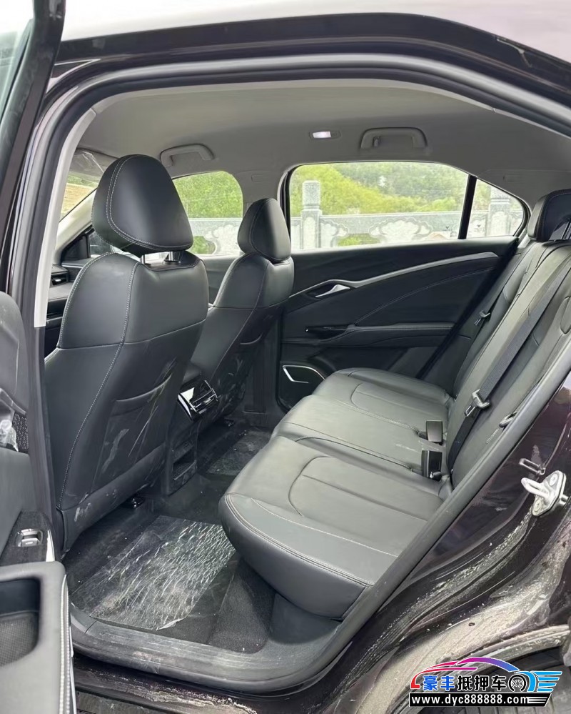 23年哪吒U轿车抵押车出售