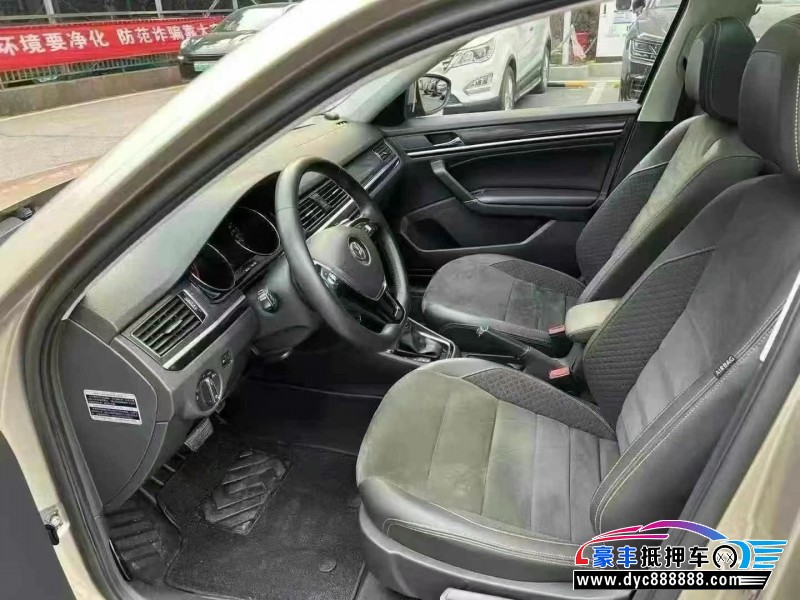 17年大众蔚领轿车抵押车出售