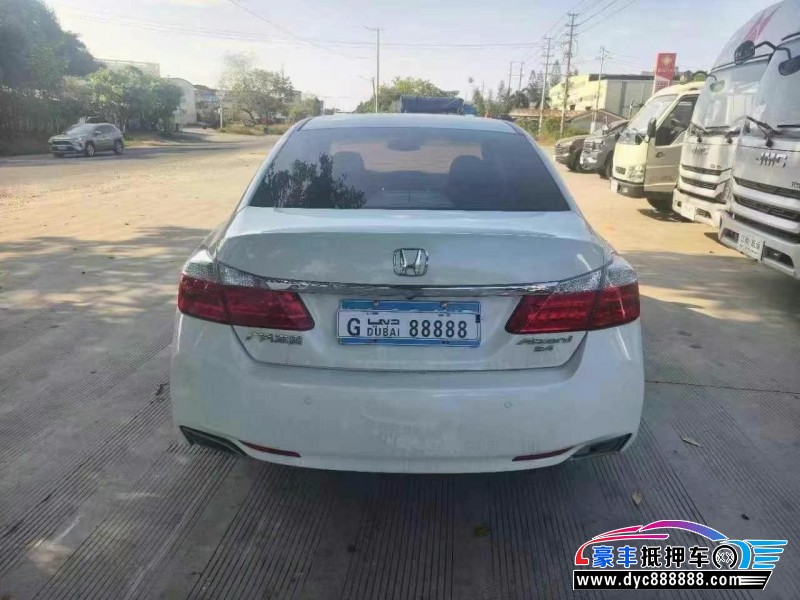 14年本田雅阁轿车抵押车出售