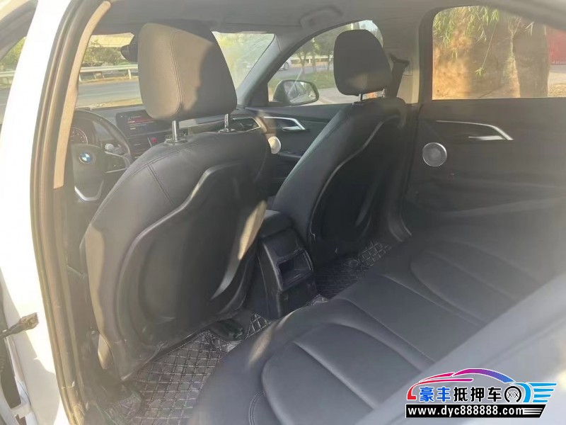 21年宝马1系轿车抵押车出售