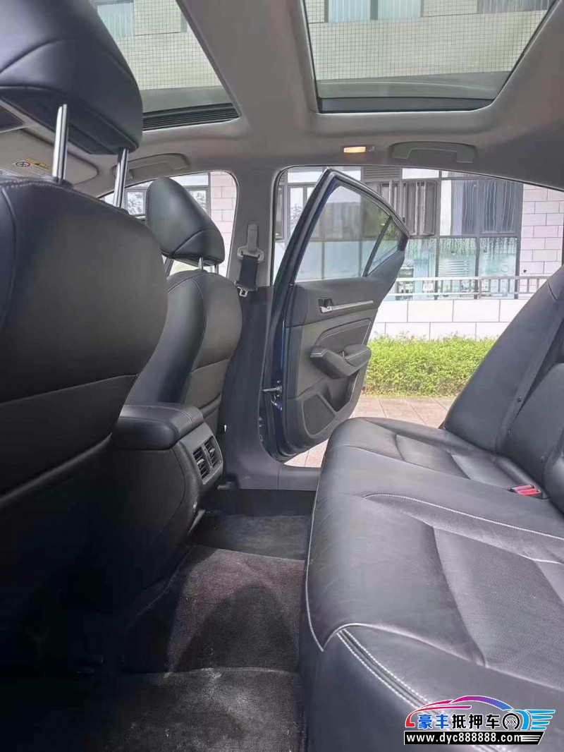 20年日产天籁轿车抵押车出售