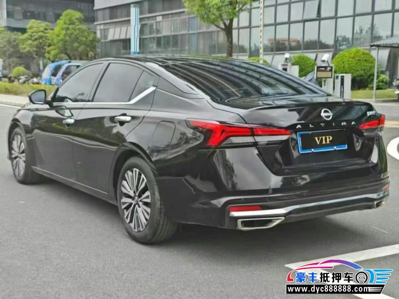 24年日产天籁轿车抵押车出售