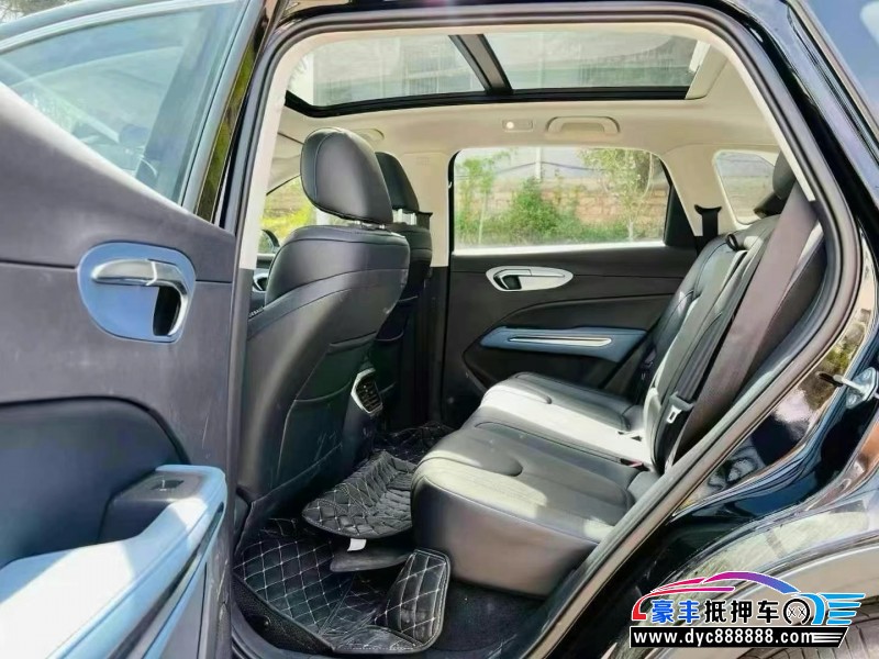 24年奔腾T90轿车抵押车出售