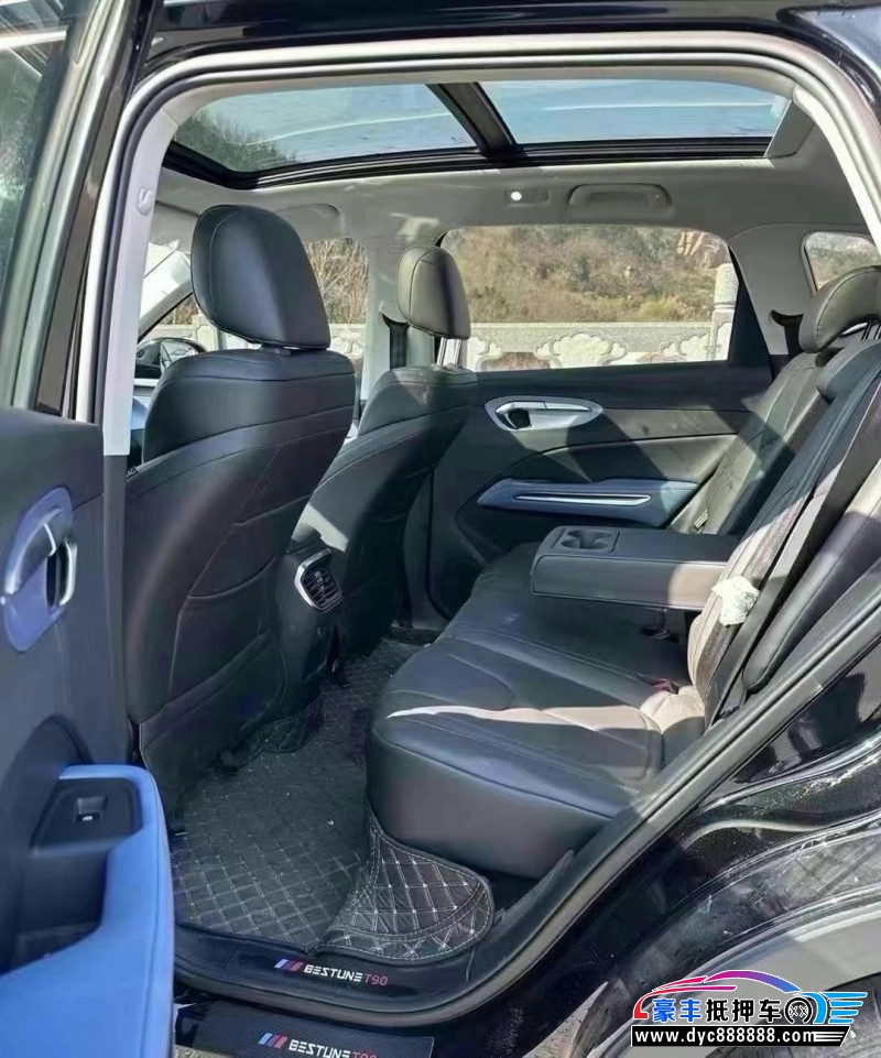 24年奔腾T90轿车抵押车出售