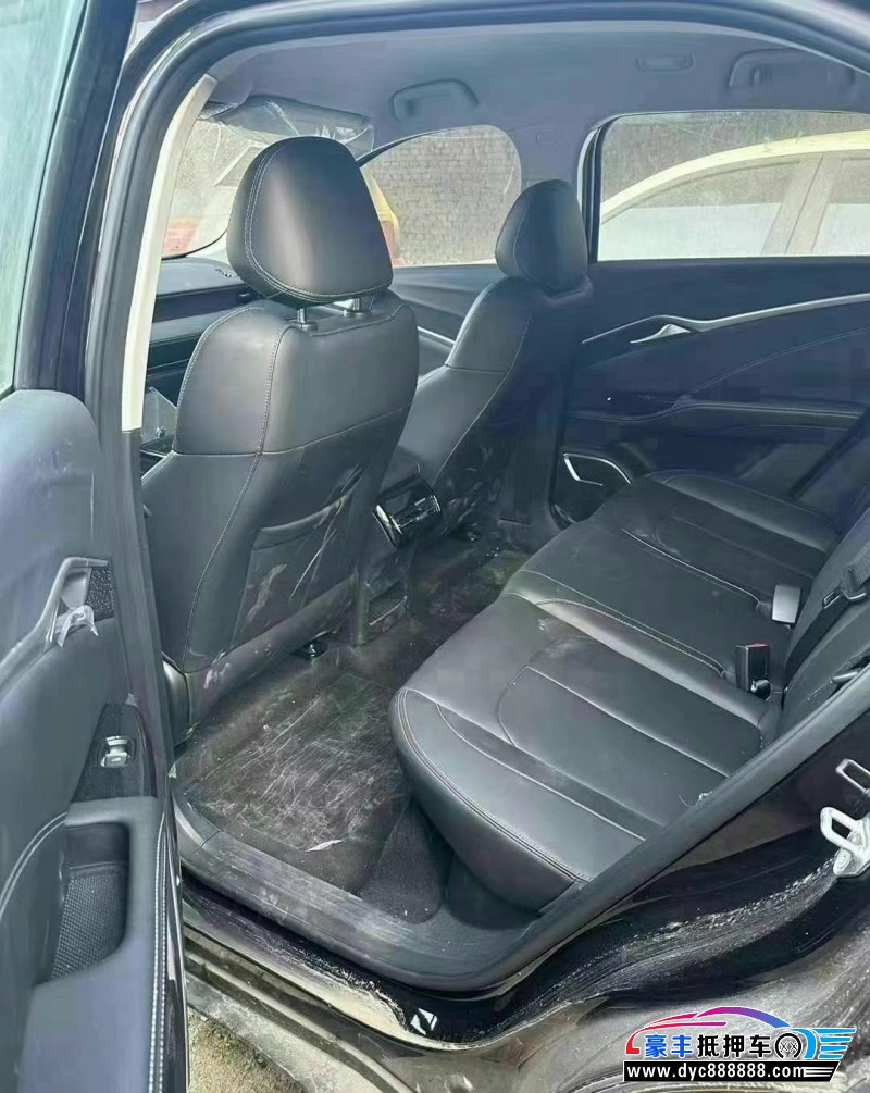 23年哪吒U轿车抵押车出售