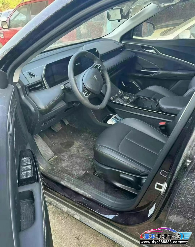 23年哪吒U轿车抵押车出售