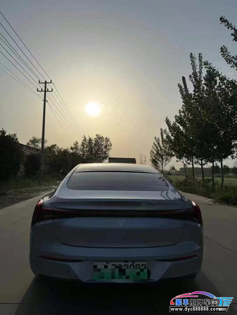 23年哪吒S轿车抵押车出售