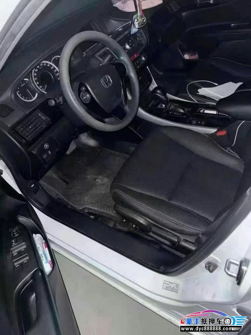 16年本田雅阁轿车抵押车出售