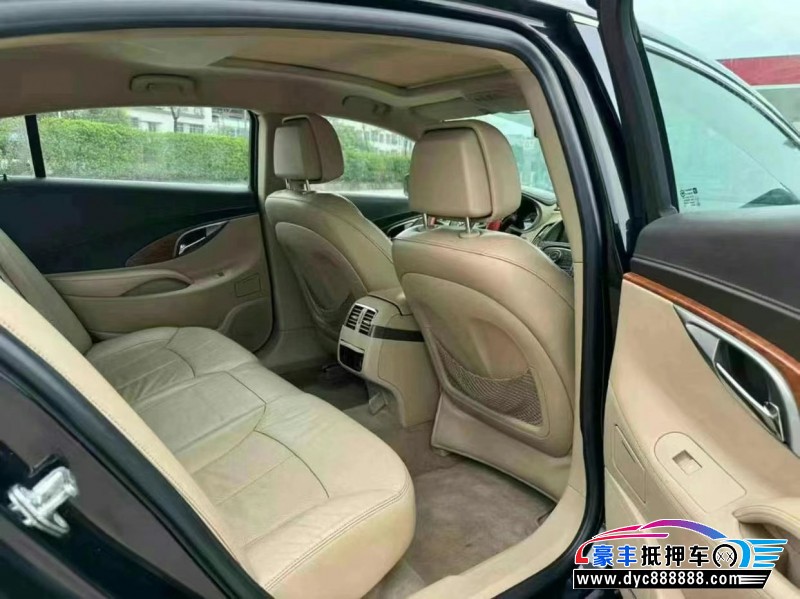 10年别克君越轿车抵押车出售