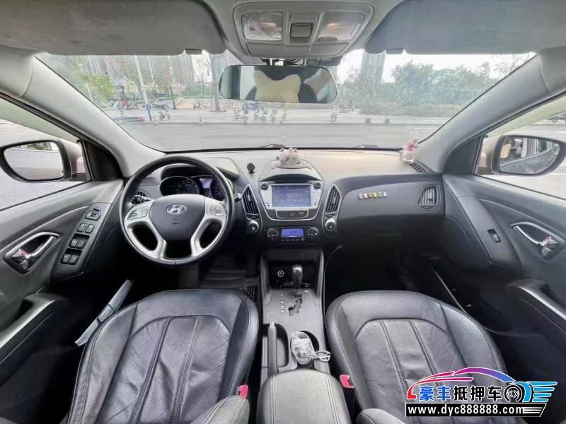 16年现代ix35轿车抵押车出售