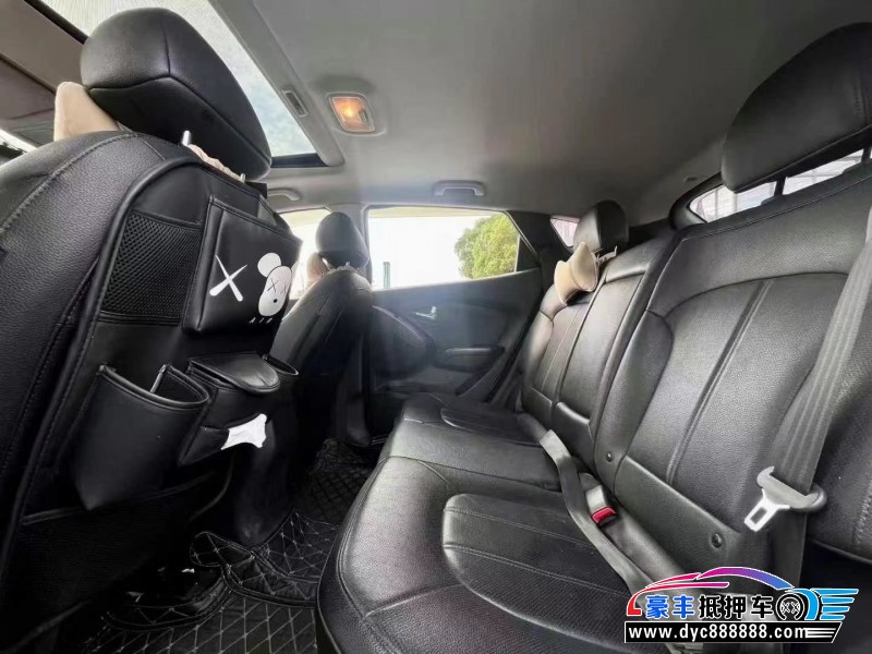 16年现代ix35轿车抵押车出售