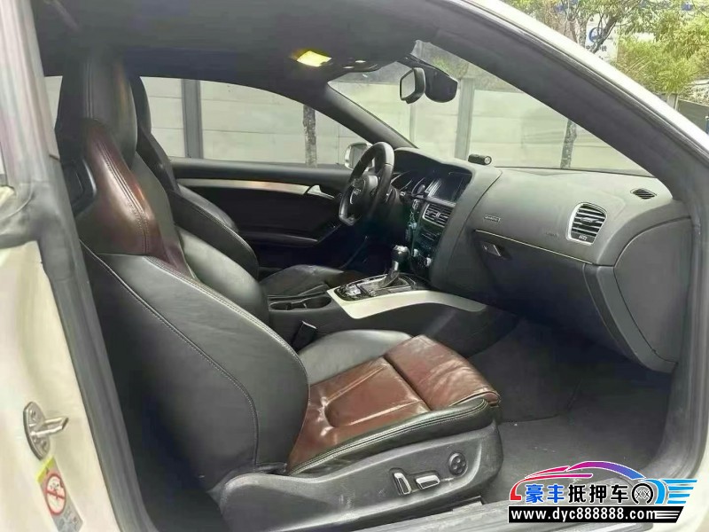 12年奥迪S5轿车抵押车出售