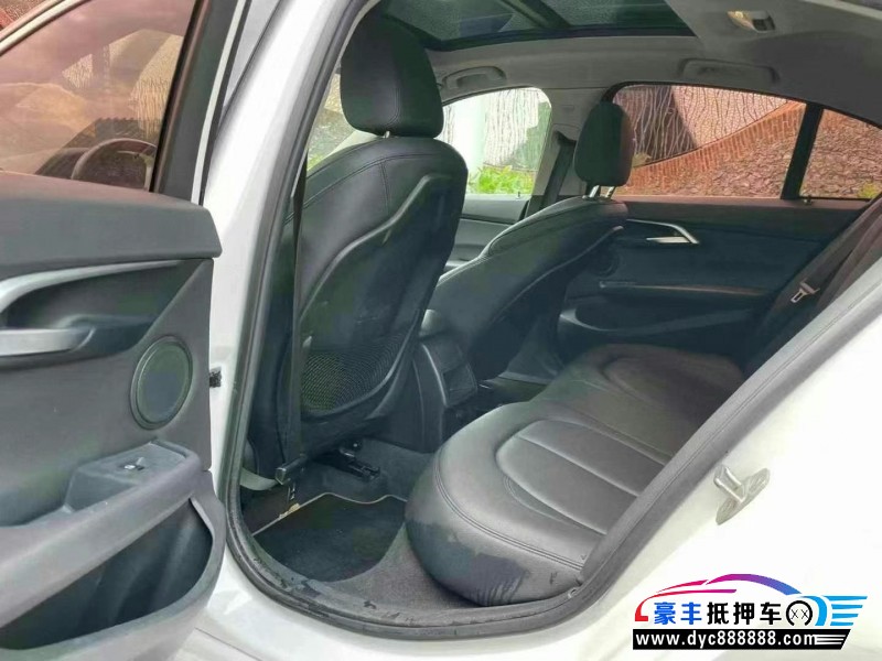 18年宝马1系轿车抵押车出售
