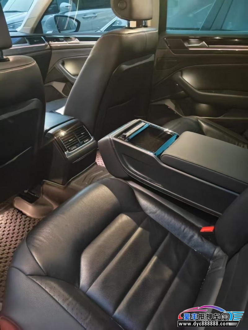 17年大众辉昂轿车抵押车出售