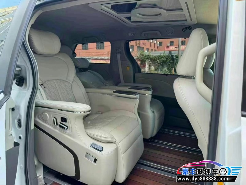 13年丰田塞纳轿车抵押车出售