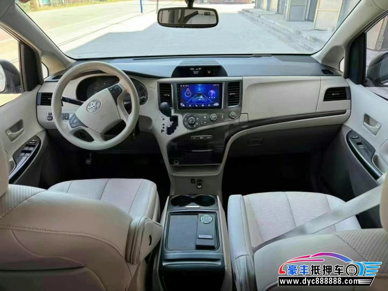 13年丰田塞纳轿车抵押车出售