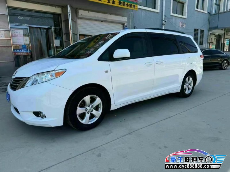 13年丰田塞纳轿车抵押车出售