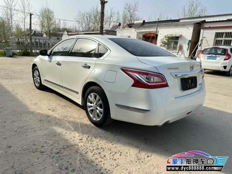 15年日产天籁轿车抵押车出售