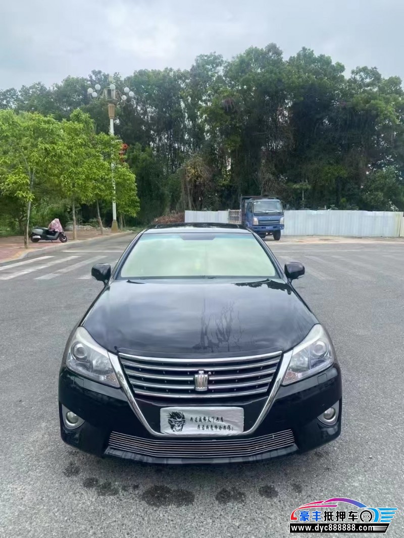 14年丰田皇冠轿车抵押车出售