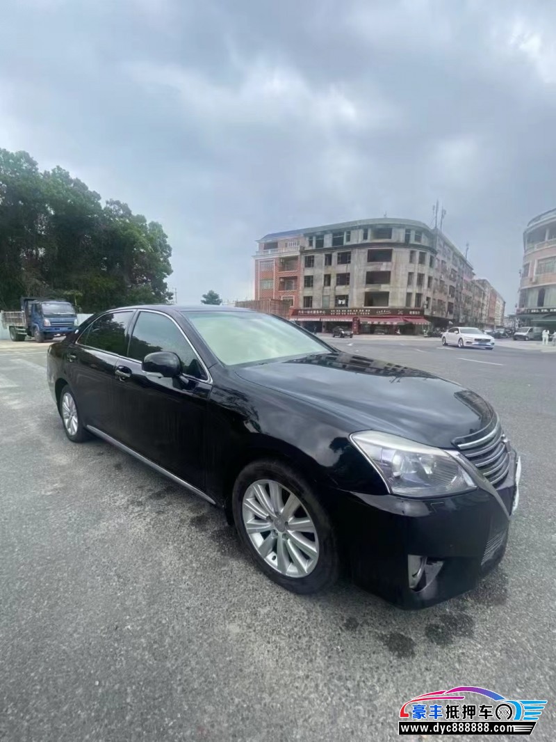 14年丰田皇冠轿车抵押车出售