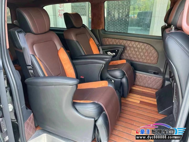 17年奔驰威霆轿车抵押车出售