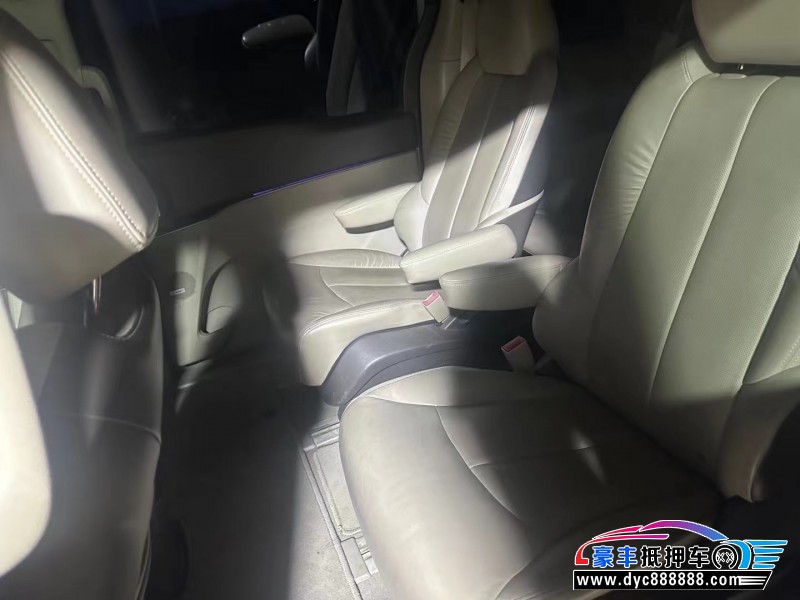 11年别克GL8轿车抵押车出售