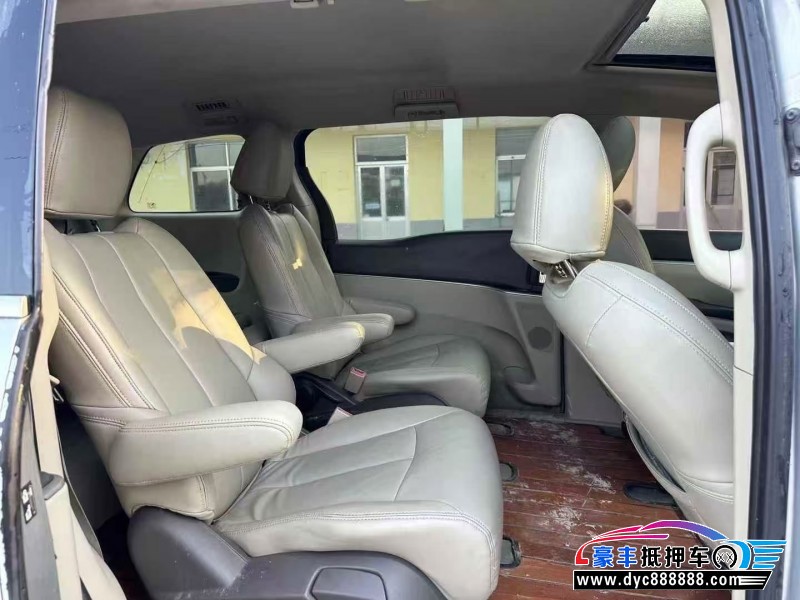 13年别克GL8轿车抵押车出售