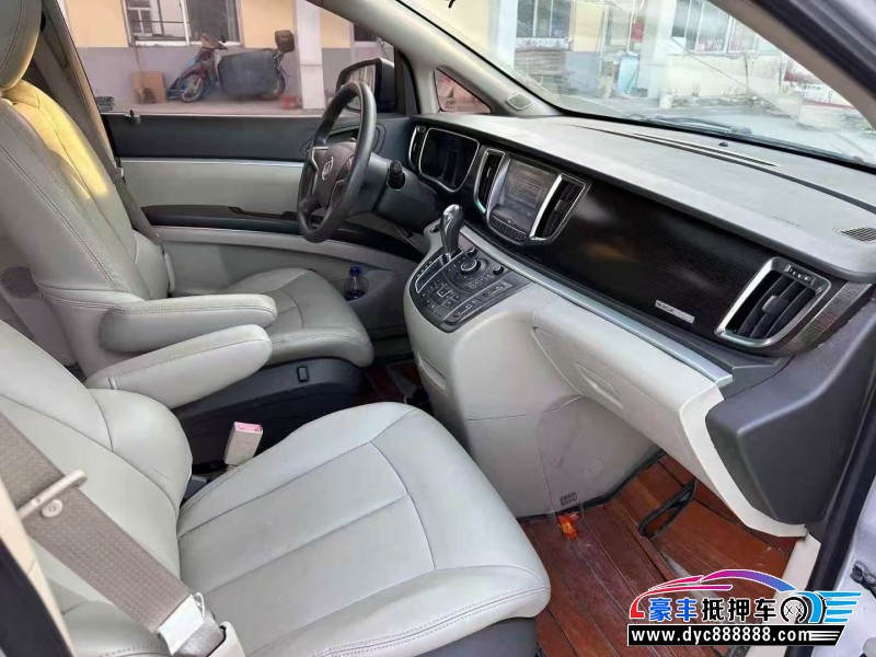 13年别克GL8轿车抵押车出售