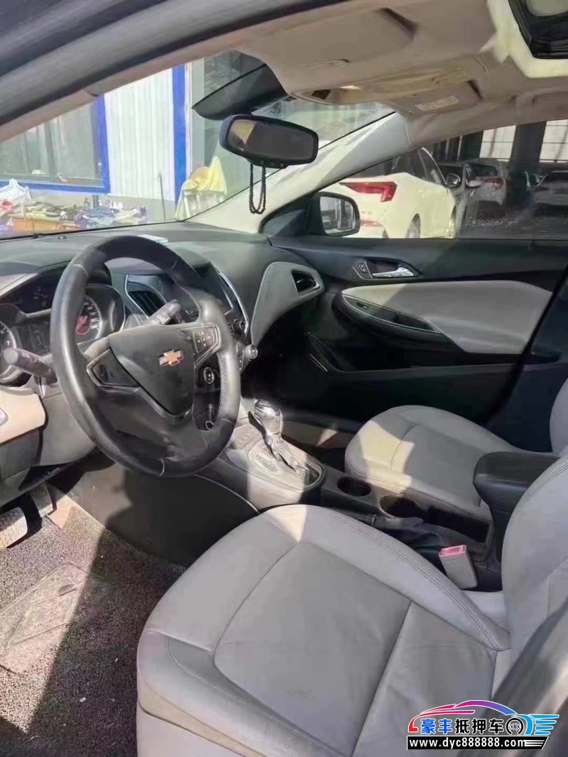 15年雪佛兰科鲁兹轿车抵押车出售